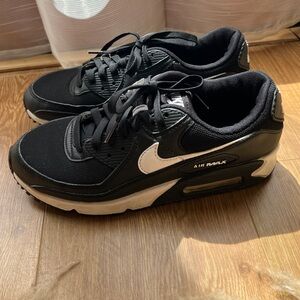 Nike Women’s Air Max 90